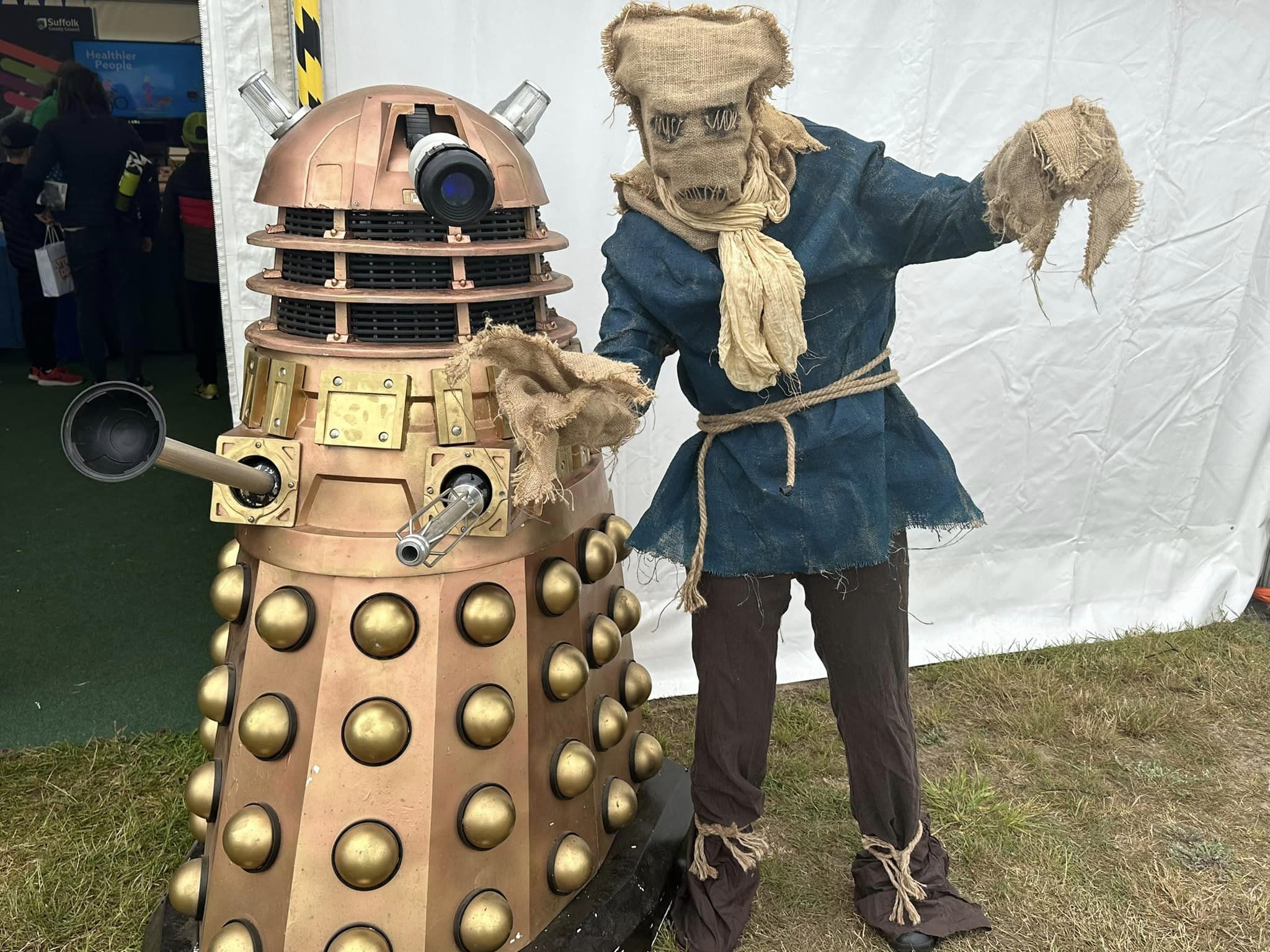 Name:  Suffolk Show Dalek and Scarecrow.jpg
Views: 120
Size:  449.7 KB