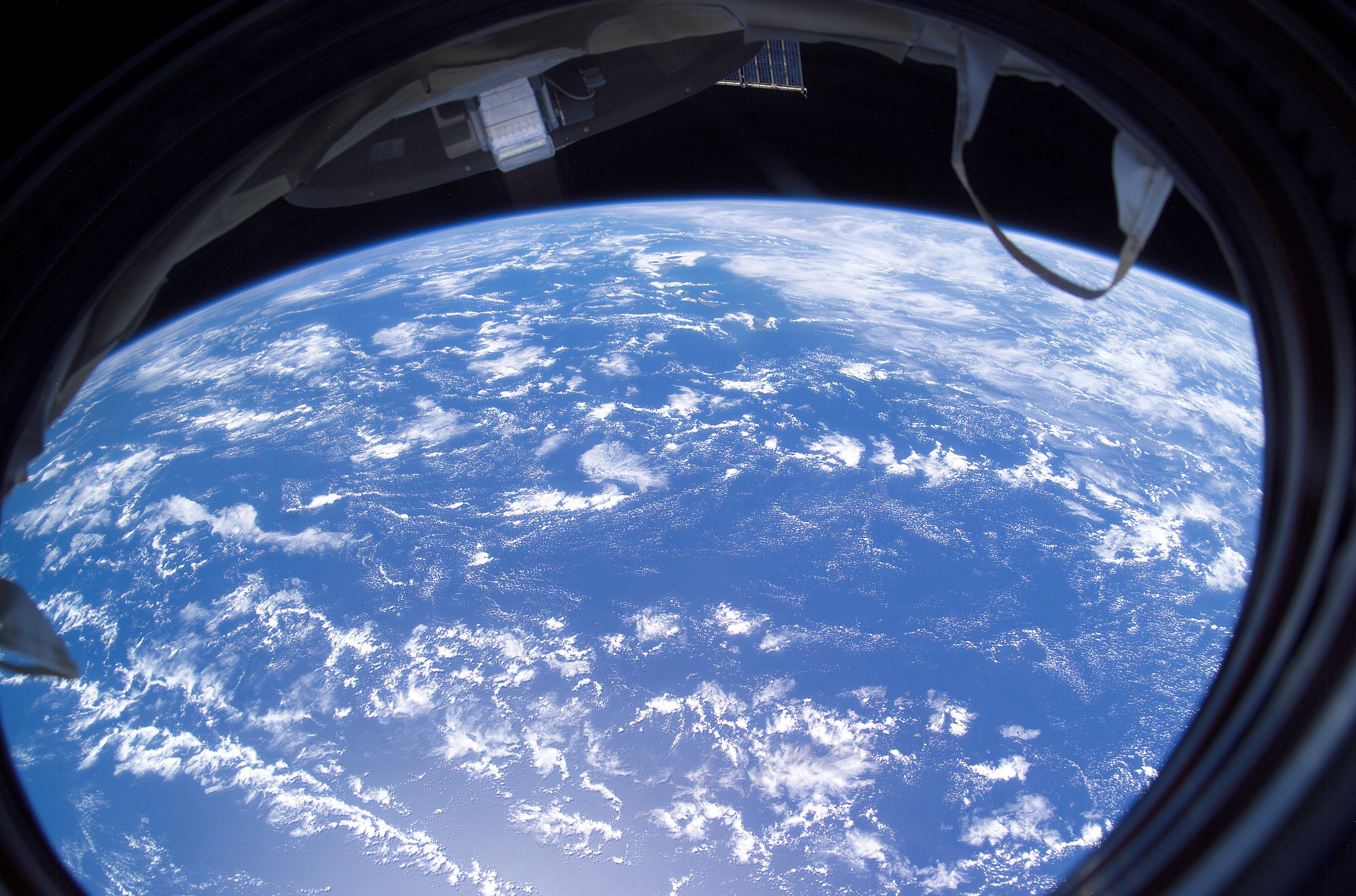 Name:  NASA - ISS - The Earth as seen from ISS (20030613 - iss007e07306).jpg
Views: 458
Size:  2.25 MB